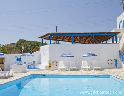 Blue Dolphin Studios &amp; Apartment, частни квартири в града Aegina Island, Гърция - Pool